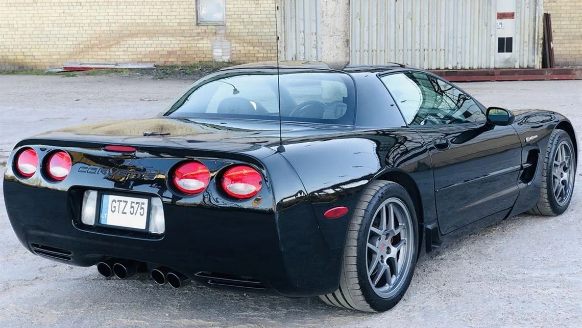 Click to Enlarge-Esc to Close Corvette Generations/C5/C5 2001 Black Z06.webp